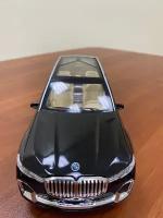 Коллекционная машинка игрушка металлическая BMW X7 для мальчиков масштабная модель 1:24 черная