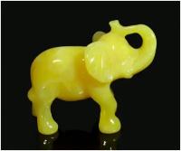Фигурка декоративная в форме слона из прессованного янтаря