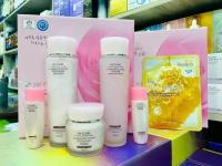 Набор увлажняющих средств с цветочными экстрактами 3W Clinic Flower Effect Extra Moisturizing Skin Care 3 Set