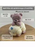 Фигурка из шоколадной глазури. Мишка в машине