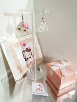 Комплект серег "Hello Kitty", пара сережек Хэлло Китти персонаж Cinnamaroll + открытка ручной работы + наклейка