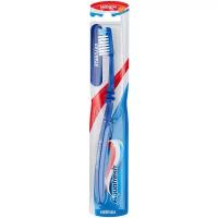 Зубная щетка Aquafresh Standard