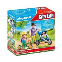 Конструктор Playmobil City Life 70284 Мама с детьми, 17 дет