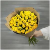 Букет живых цветов из 31 желтой розы 40см в крафте