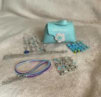 Набор для создания украшений, браслетов в кожаной сумочке 66 предметов голубой/Набор для творчества Пандора/подарочный набор, подарок для девочки