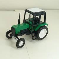 Масштабная модель "МОМ" Трактор МТЗ-82 (пластик) двух цветный, зеленый/черный, 1:43