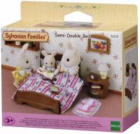 Игровой набор Sylvanian Families Большая кровать и тумбочка 5019