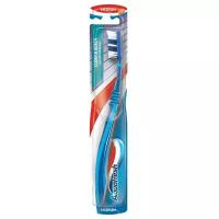 Зубная щетка Aquafresh Clean & Reach