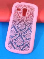 Чехол на смартфон Samsung Galaxy S3 mini накладка из тонкого пластика с декоративными кружевными узорами и нескользким покрытием
