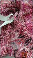 Ткань Креп с орнаментом восточный огурчик ярко-розового цвета Италия