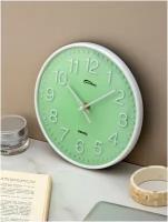 Часы настенные с плавным ходом на кухню / круглые часы 20 см / Космос / салатовые часы