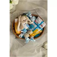 Подарочный бокс набор на рождение малыша / комплект на выписку мальчика с пеленками и одеждой, 8 предметов