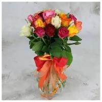 Букет живых цветов из 25 разноцветных роз с лентой 40см. микс