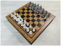 Шахматы подарочные Средневековье на доске из дуба 45 на 45 см