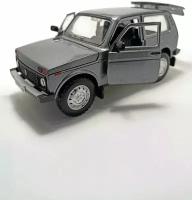 Модель автомобиля Нива ВАЗ 2121 коллекционная металлическая игрушка масштаб 1:24 серый