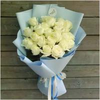 Розы Премиум 25 шт белые 50 см в голубой упаковке арт.11586 - Просто роза ру