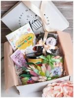 Подарочный набор женский в коробке Wonder me box/ Оригинальный большой подарок женщине: любимому воспитателю сада, педагогу, учителю на день рождения