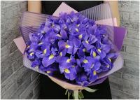 Букет живых цветов из 19 ирисов от Bestflo с доставкой без роз