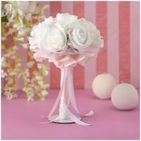 Романтичный букет - дублер для невесты на свадьбу "Нежность" с белыми латексными розами, светлыми розовыми лентами