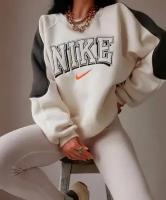 Свитшот с вышивкой Nike Oversize