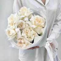 Нежнянка ароматная букет пионовидных роз