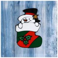 Зимнее волшебство Наклейка на стекло "Снеговик в новогоднем носке" 9х15 см