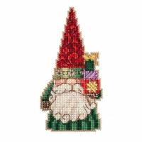 Gnome Holding Gifts (Гном держащий подарки) #JS202213 Mill Hill Набор для вышивания 6.35 x 12.7 см Счетный крест