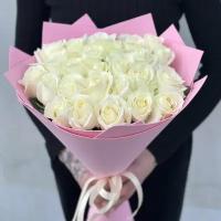 Букет из 25 белых роз в упаковке / Радуга Букет