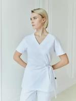 Медицинская хирургическая блуза 1073 от бренда Лечи красиво, цвет белый, размер 46