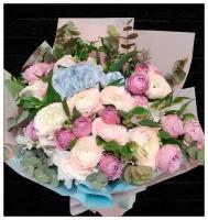 Букет Luxure Flowers For You "Летняя нежность", Ранункулюсы, Гортензия, Роза пионовидная, Эвкалипт 21 шт