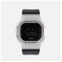 Наручные часы CASIO G-Shock GM-5600-1 кварцевые, будильник, хронограф, секундомер, таймер обратного отсчета, водонепроницаемые, противоударные, подсветка дисплея, серебряный