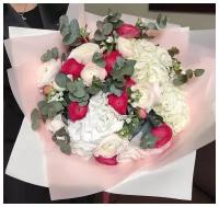 Букет Luxure Flowers For You "Свежесть теплого утра", Ранункулюсы, Гортензия, Эвкалипт 21 шт