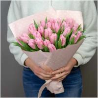 Букет из 25 розовых голландских тюльпанов в дизайнерской упаковке