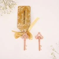 Долго и счастливо Сувенир ключ-открывалка «Подарок гостям»