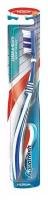 Зубная щетка Aquafresh Clean&Reach, средняя 16012