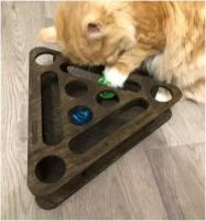 Игрушка для кошек и котят с шариками лабиринт развивающая треугольник