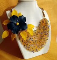 Эксклюзивное украшение, Бисерное ожерелье "Соцветие восторга" с крупным цветком гибискуса