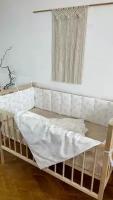 Комплект бортиков в детскую кроватку, тонкие стеганные зайчики белые