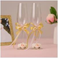 Свадебные бокалы для молодоженов "Золотой стиль" с нежными розами и золотыми бантиками ручной работы