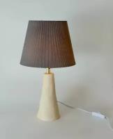 Керамическая настольная лампа с абажуром "бежевый вельвет", серый гофрированный абажур