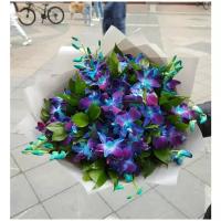 Букет синих орхидей с рускусом. Букет AR0131 ALMOND ROSES