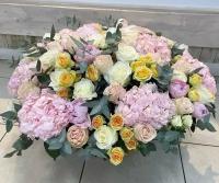 Букет "Цветные карамельки" пионы, пионовидные розы ассорти, гортензия, в корзине 101 шт, красивый букет цветов, пионов, шикарный, цветы премиум, роза