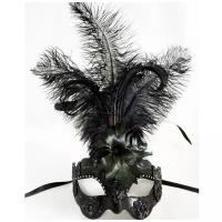 Венецианская маска черного цвета с перьями (7026)