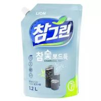 Жидкость для мытья посуды с экстрактом угля Lion Chamgreen charcoal refill 1.2kg