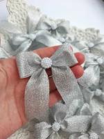 Свадебные бутоньерки для гостей бантики 25 шт цвет серебро