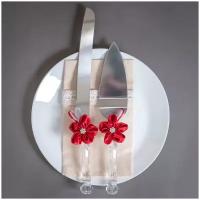 Лопатка и нож для свадебного торта "Кармен" с прозрачными фигурными ручками, красными розами из атласа и сверкающими стразами