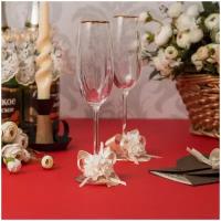 Красивые свадебные бокалы для шампанского новобрачных с декором на ножке из атласных бантов и латексных роз цвета слоновой кости, 2 штуки