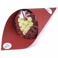 Шоколадный букет из 37 розочек CHOCO STORY, в Красной подарочной бумаге, узор Сердце - Белый и Красный Бельгийский шоколад, 444 гр. B37-K-BK-S
