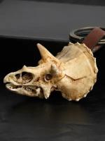 Брелок череп динозавра трицератопс. Уникальный брелок ручной работы