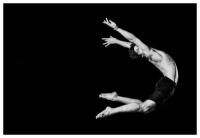 Постер на холсте Танцор в прыжке 44см. x 30см